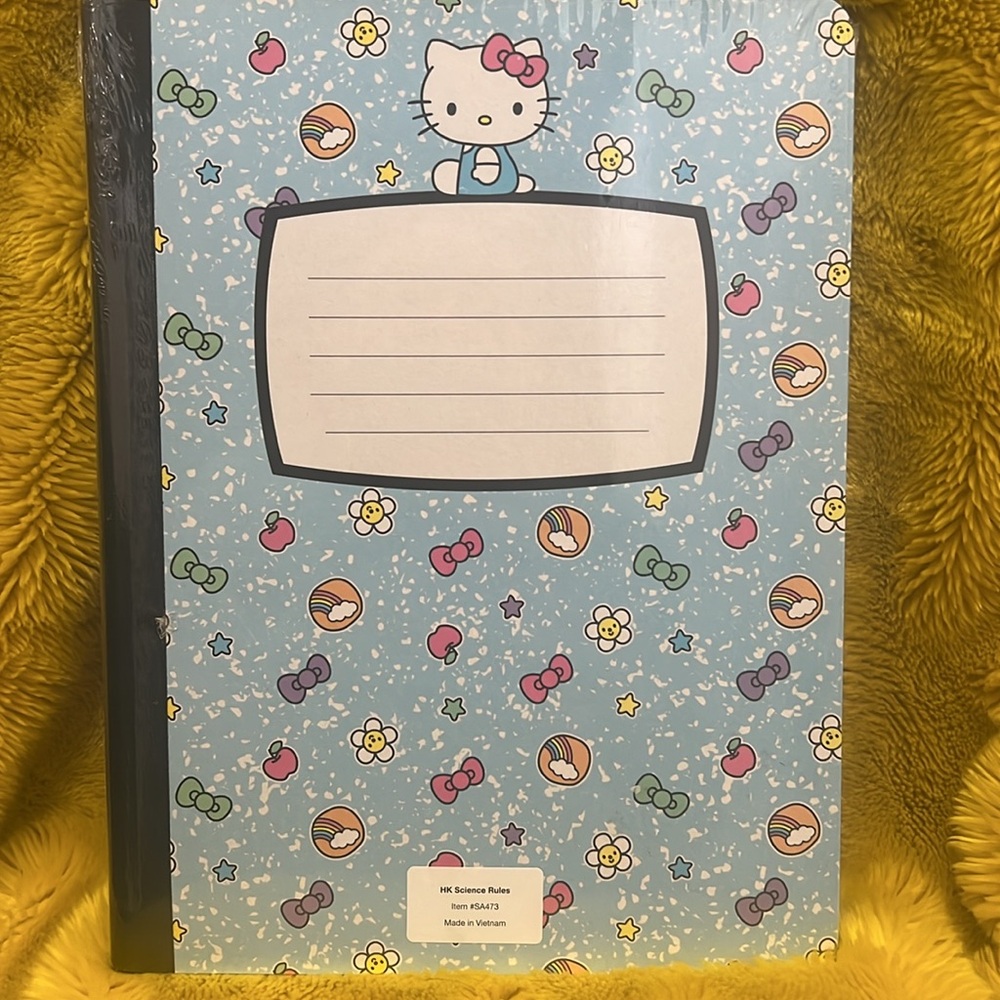 Hello Kitty 🎀🌈⭐️🍎 - Picture 4 of 5